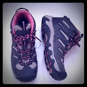 KEEN Hiking Shoes Size 7